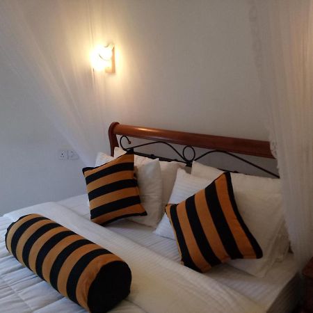 White House Ella Hotel Kültér fotó