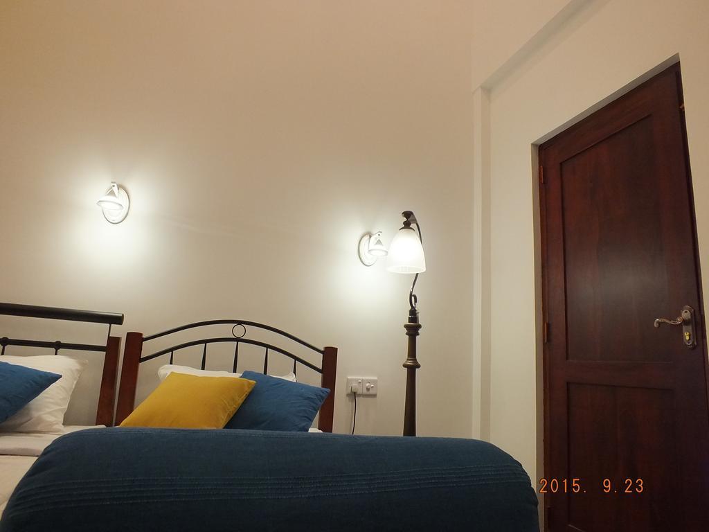 White House Ella Hotel Szoba fotó