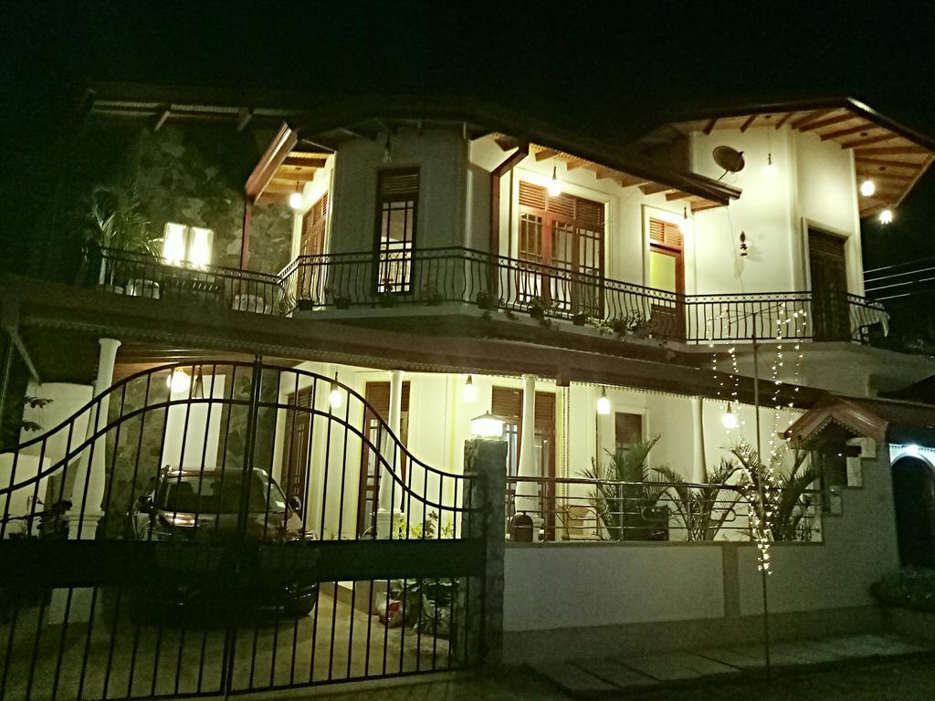White House Ella Hotel Kültér fotó