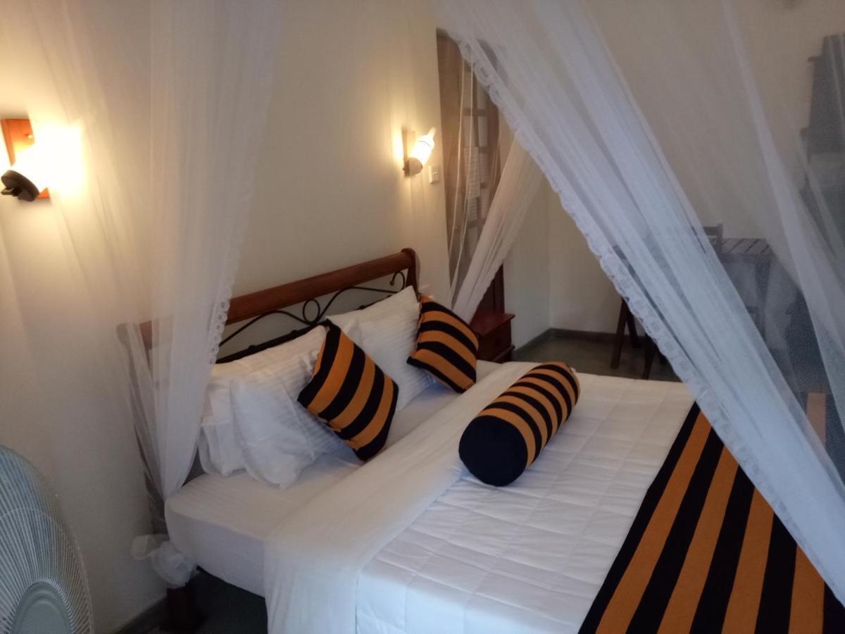 White House Ella Hotel Kültér fotó